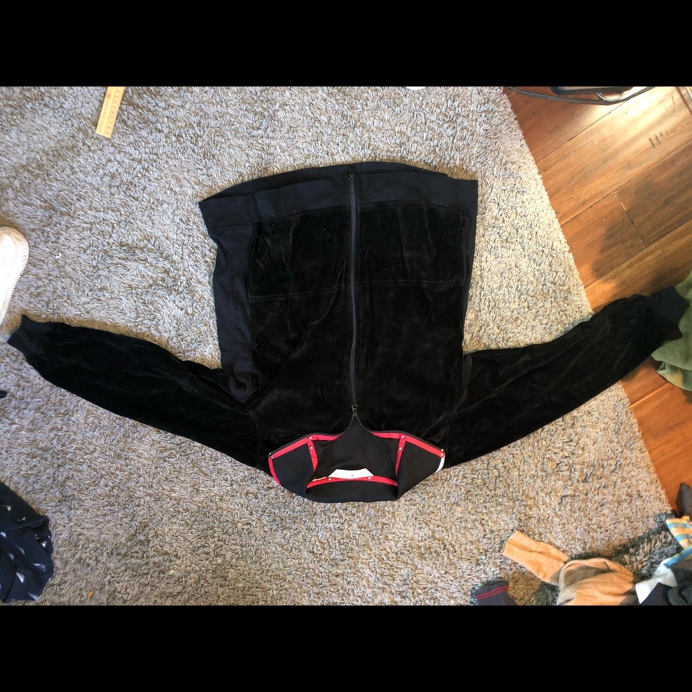 Women’s Tommy Hilfiger jogging suit?